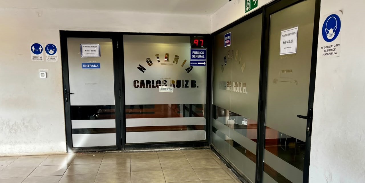 Fachada de la Notaría Carlos Ruiz
